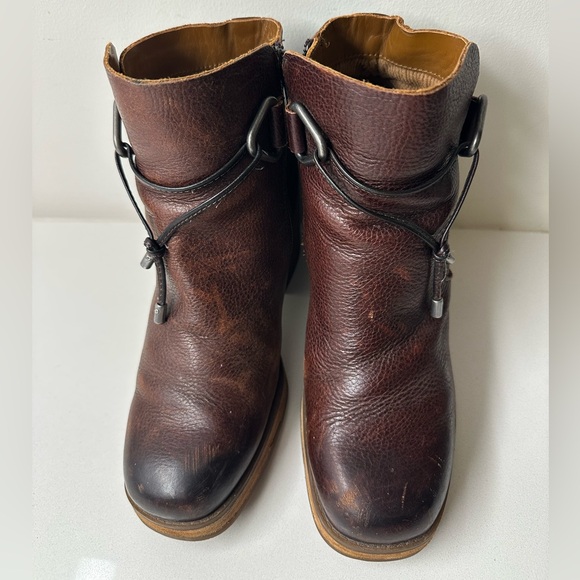 Korks Mertle Brown Pebble Leather Stacked Heel Size 7 .
3.5” heel - Picture 4 of 14